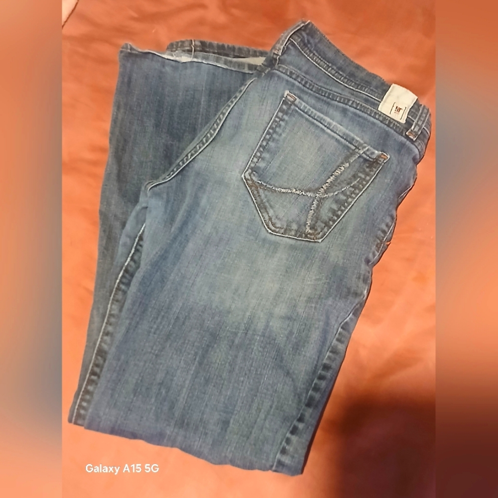 Womens !iT jeans size 32 long. Great condition.